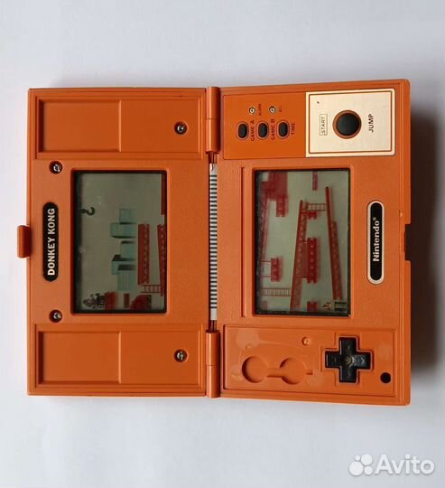 Карманная приставка игровая Nintendo 1982года