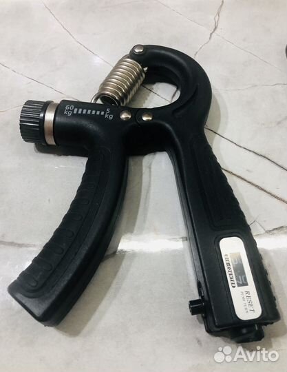 Эспандер пружинный кистевой регулируемый