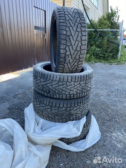 Pirelli Ice Zero 235/45 R17