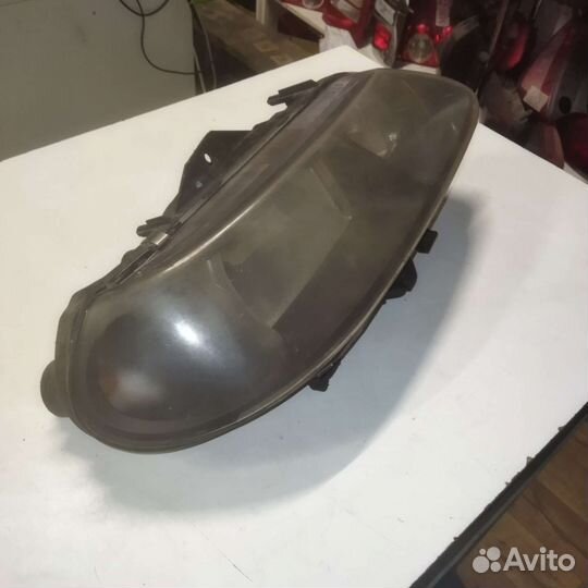Фара правая Renault Laguna 1