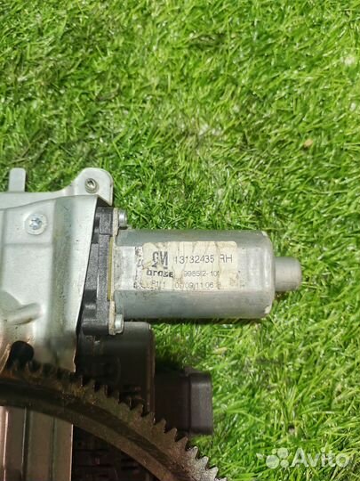 Стеклоподъемник передний правый Опель Зафира Б