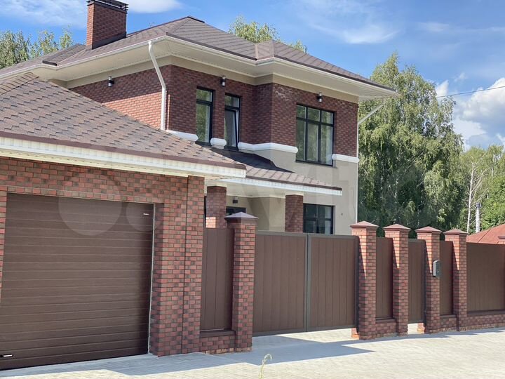 Дом 180 м² на участке 8 сот.