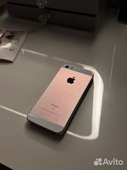 iPhone SE, 64 ГБ