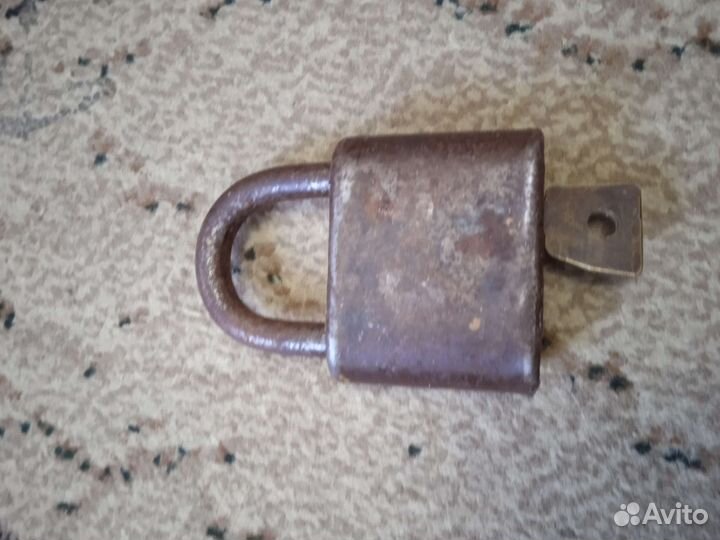 Замок старинный в рабочем состоянии