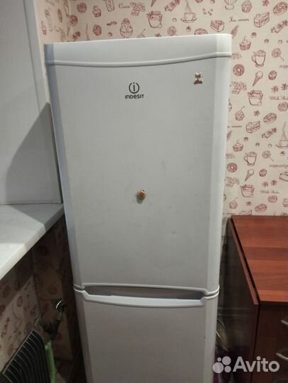 Холодильник бу Indesit no frost