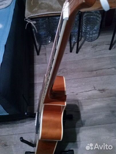 Акустическая гитара