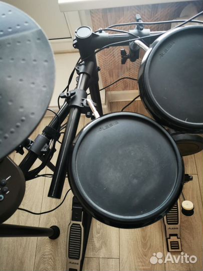 Барабанная установка Alesis Nitro Kit