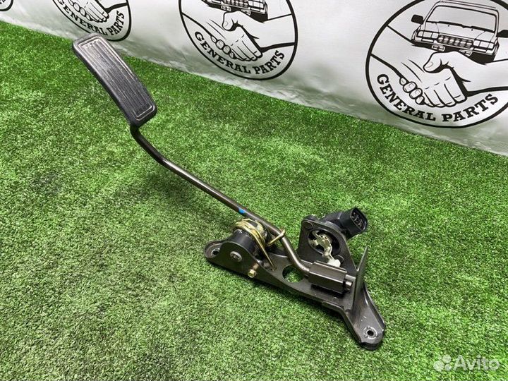 Педаль газа Toyota Land Cruiser UZJ100 2UZ 2004