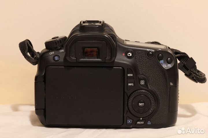 Зеркальный фотоаппарат Canon EOS 60D