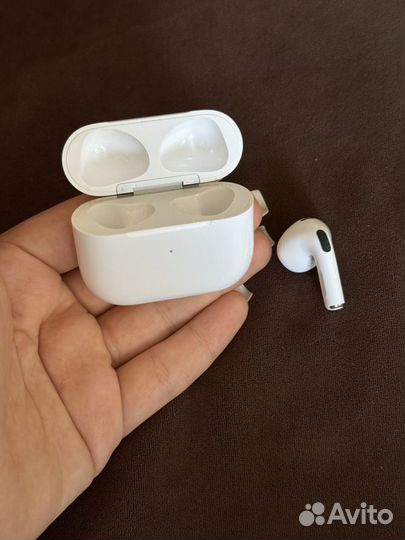 Левый наушник AirPods 3 и кейс