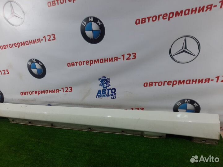 Накладка на порог левая Mercedes C200 W204 271.950