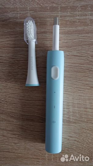 Электрическая зубная щетка Revyline RL 050