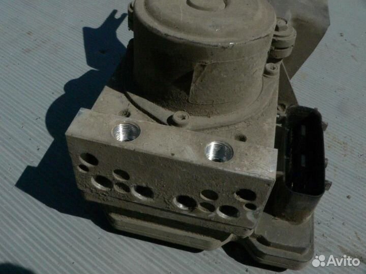 Блок ABS (насос) nissan Juke (F15) 2011