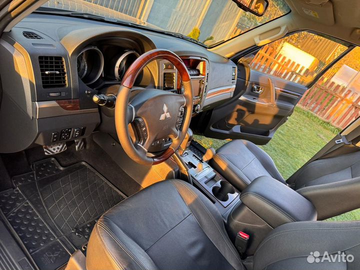 Mitsubishi Pajero 3.2 AT, 2018, 71 700 км