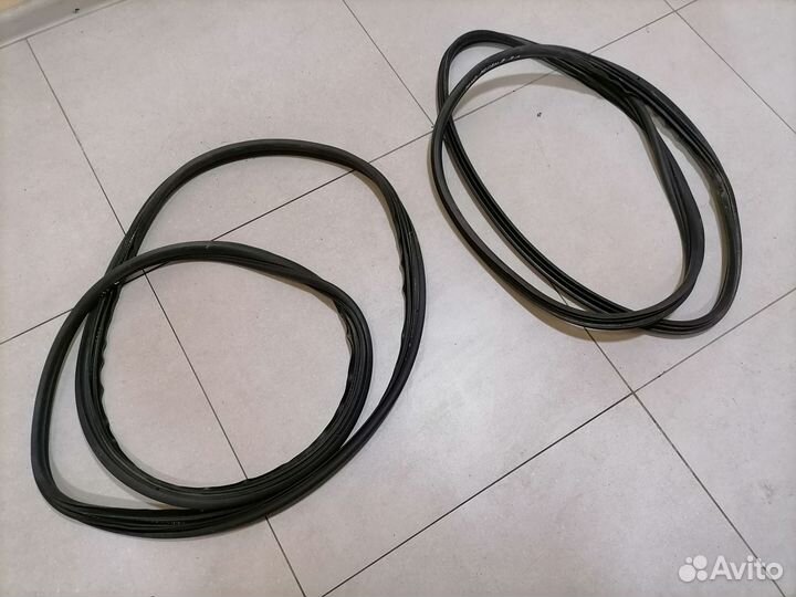 Уплотнитель двери задний Renault Megane II 2006г