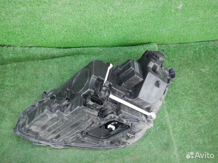 Фара правая Mercedes-Benz E-Class