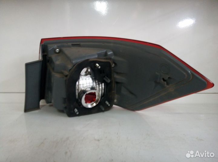 Левый задний фонарь Лада Веста