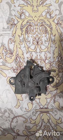 Замок капота Toyota IST NCP60