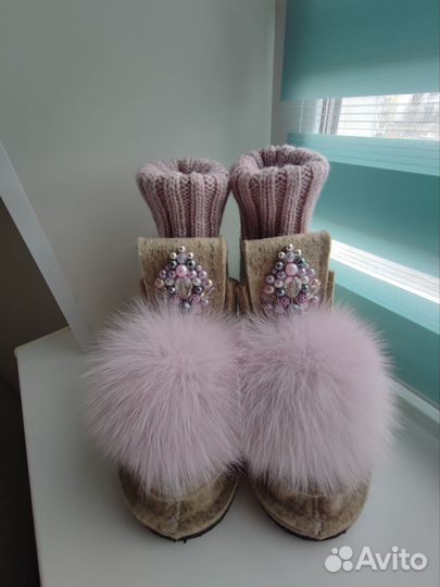 Валеши с декором и помпонами