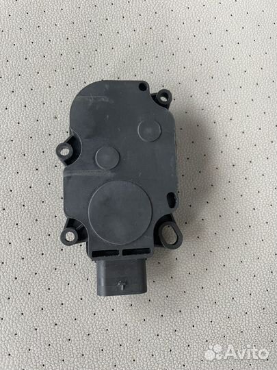 Моторчик актуатор жалюзи бампера