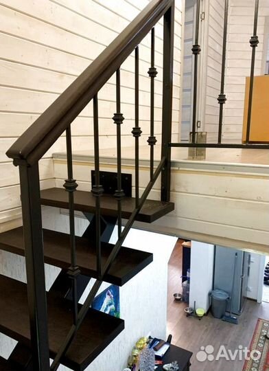 Лестница Г-образная с поворотными ступенями