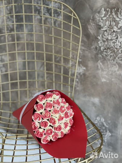 Шоколадный букет пионы розы