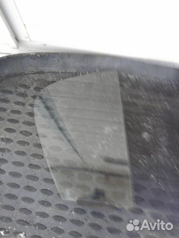 Опель Корса D хечбек-форточка задней правой двери