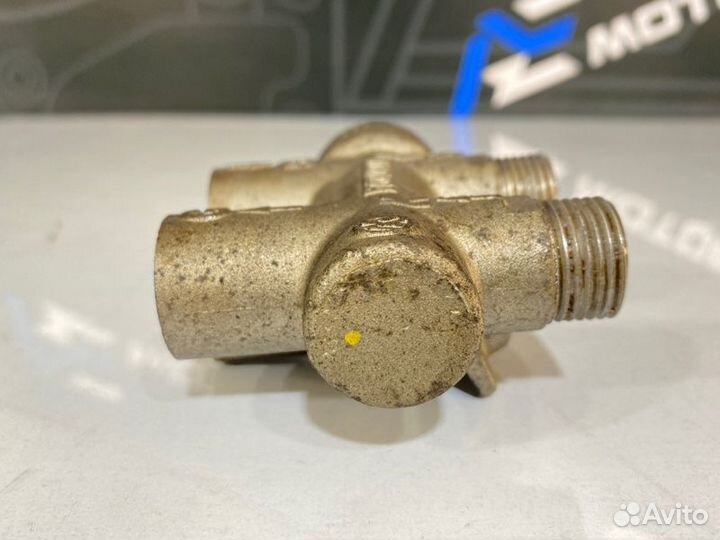 Термостат Volkswagen Touareg 7L AXQ/4 2006