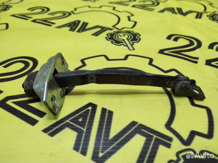 Ограничитель двери задний правый Toyota Camry