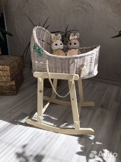 Кроватка-качалка для куклы. Кукольная кроватка