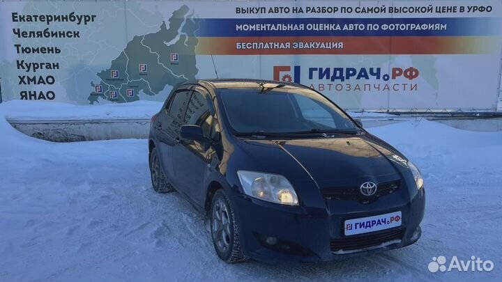 Пыльник двигателя нижний правый Toyota Auris (E150