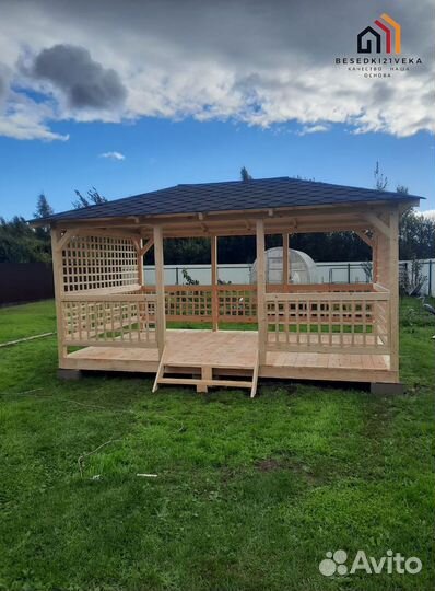 Беседка деревянная на сваях