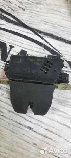 Замок двери крышки багажника Opel Astra H