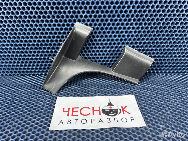 Накладка петли багажника VW Touareg GP 2002-2007