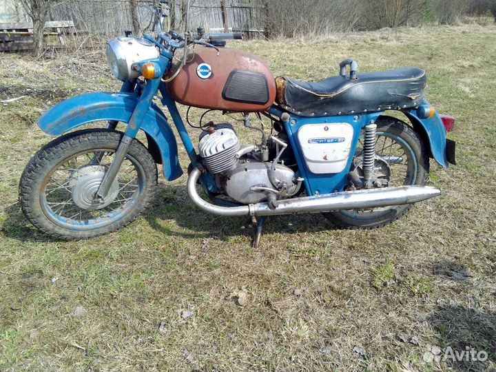 Два мотоцикла Иж Юпитер-3 с коляской