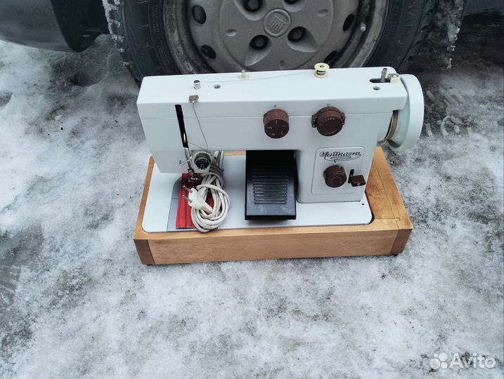 Швейная машинка чайка 143