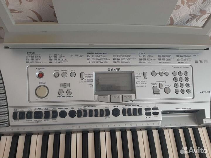 Музыкальный сентезатор yamaha