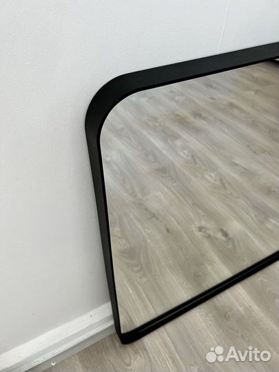 Зеркало в металлической раме