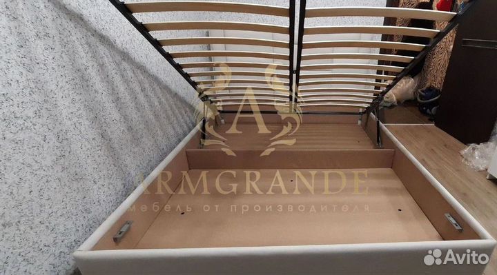 Кровать двуспальная