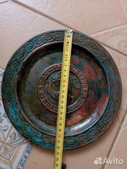Медная тарелка настенная