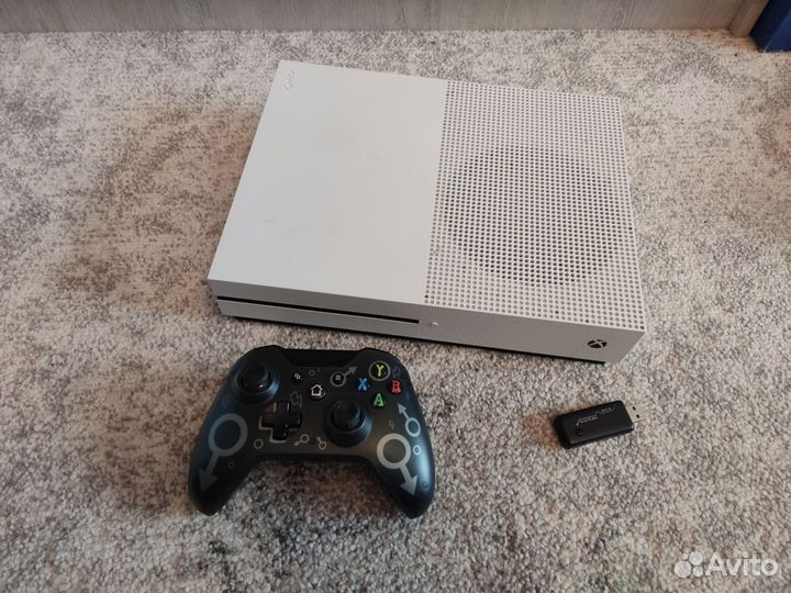 Xbox One S 1Tb+GTA 5,UFC 3/4 и тд