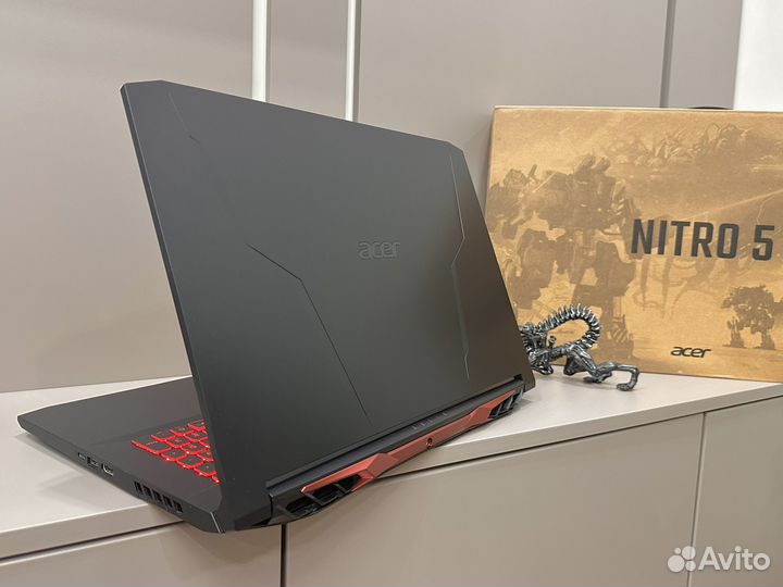 Nitro 17.3/i5/16gb/RTX3050/ssd+/144hz ips