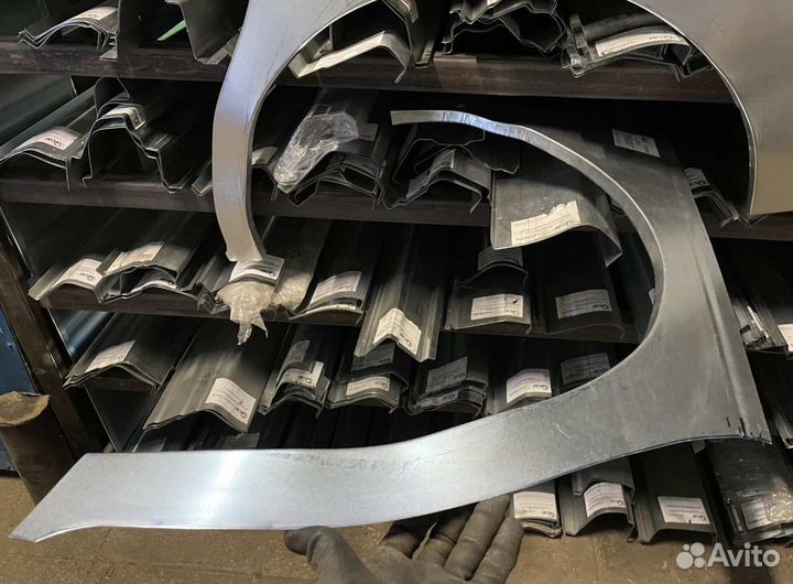 Арка левая Mitsubishi Space Gear, Mitsubishi L400