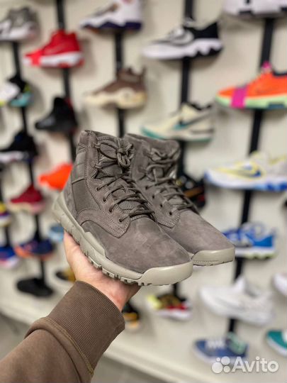 Кроссовки nike SFB