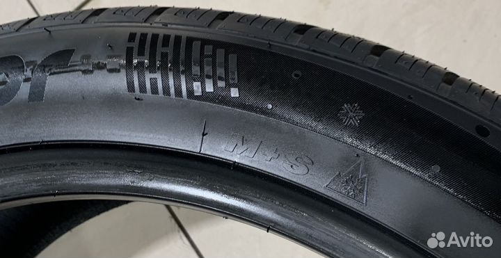 Tourador Winter Pro TSU1 275/40 R21 и 315/35 R21