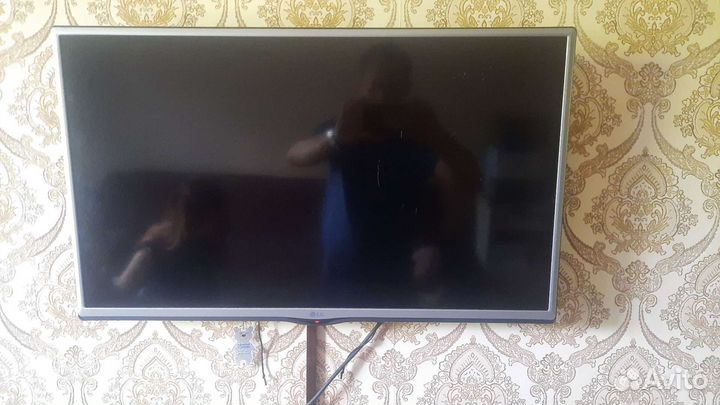 Телевизор LG 32LF550U