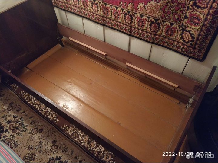 Кровать