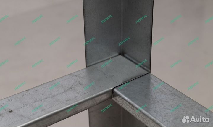 Рабочий стол из нержавеющей стали