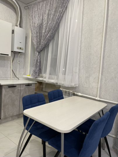 2-к. квартира, 40 м², 3/3 эт.