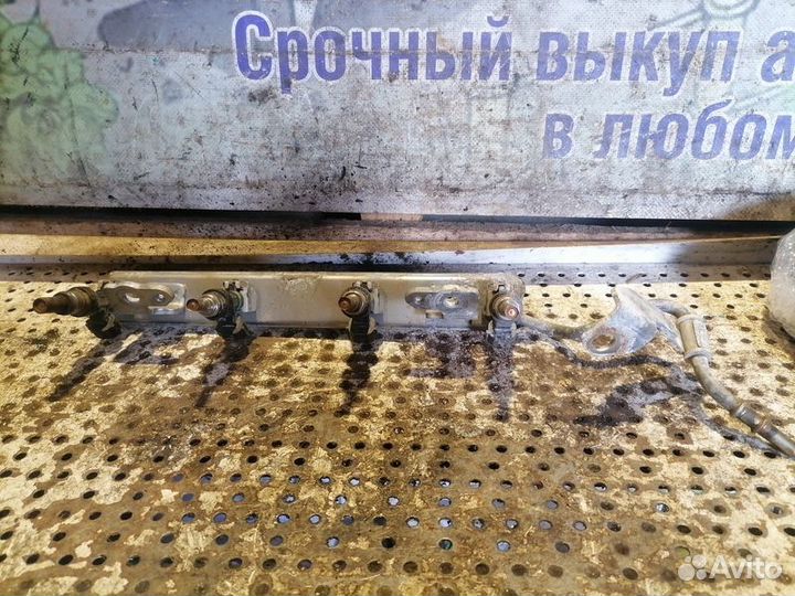 Рейка топливная (рампа) Nissan Tiida